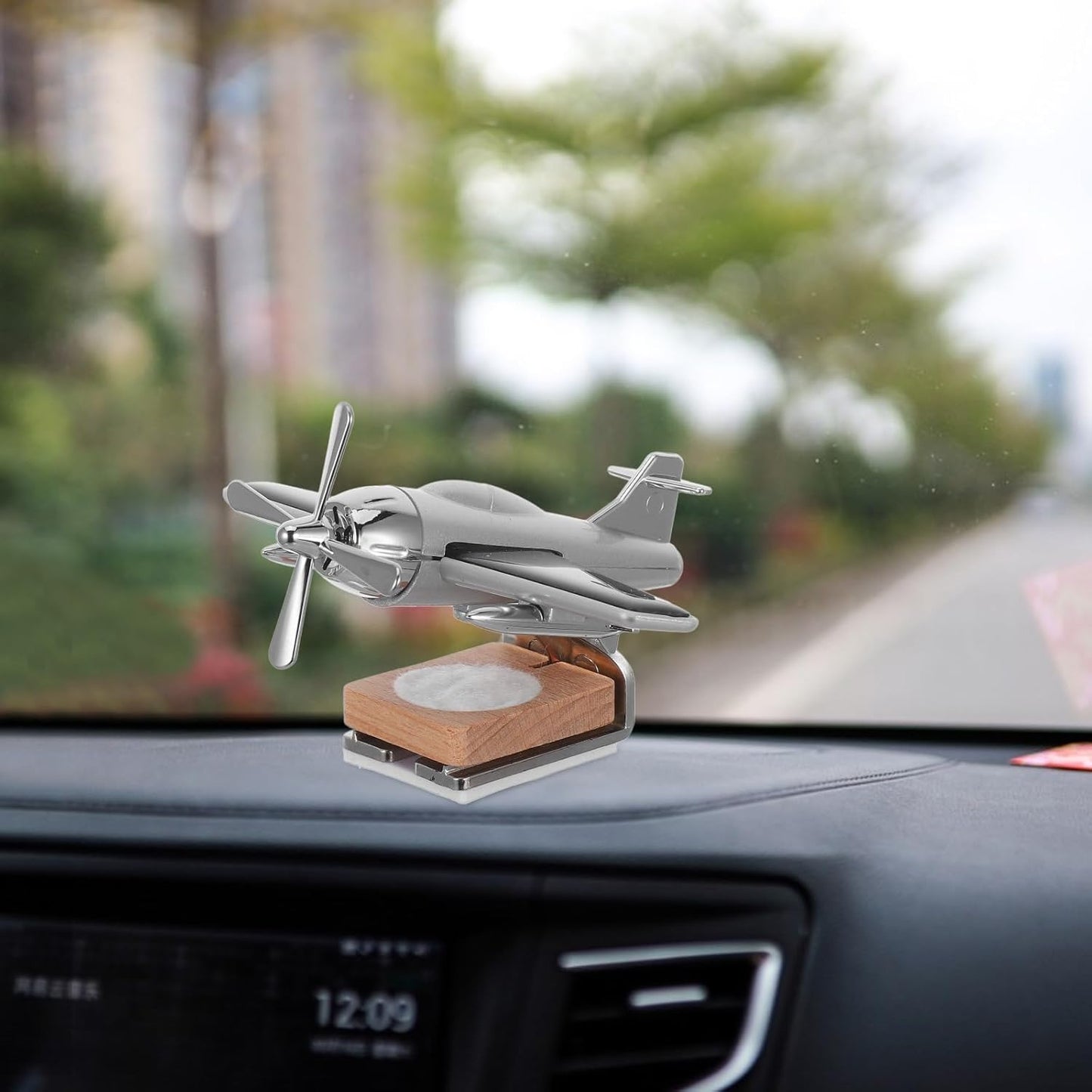Solar-Powered Rotating Helicopter Car Diffuser